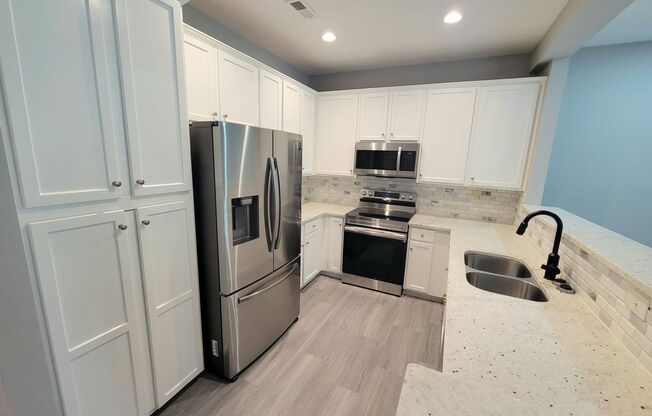 Ballantyne Townhome; MOVE IN NOW – FREE RENT THROUGH 11/1!