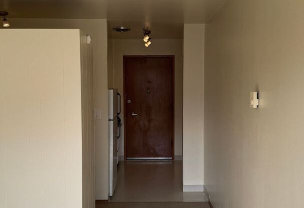 Studio, 1 bath, 360 sqft, $1,050, Unit 46