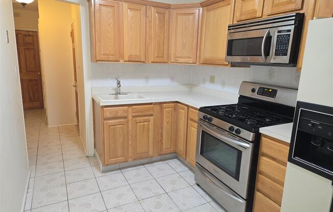 589 E 83 ST