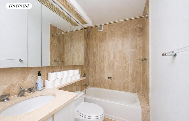 1 bed, 2 baths, 900 sqft, $5,000, Unit 35D