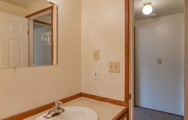 2 beds, 1 bath, $1,580, Unit 1585 Ferry Alley-1