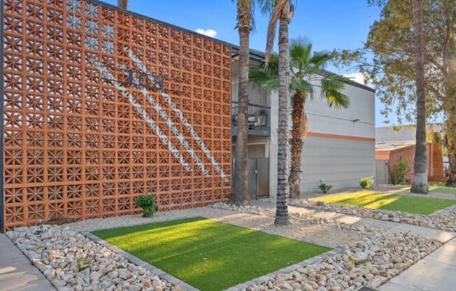 2 beds, 1 bath, 850 sqft, $1,750, Unit 12