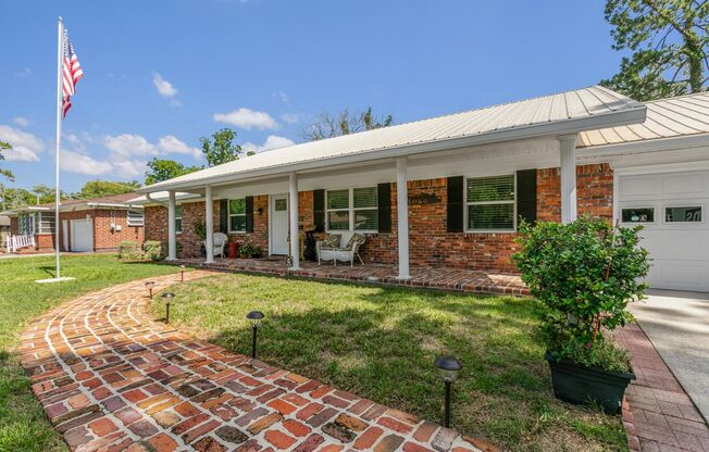 3/2 Brick Ranch on 1/4 acre Available in Murray Hill