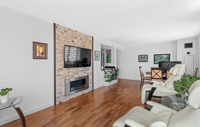 2 beds, 2 baths, 1,046 sqft, $4,800, Unit 1104
