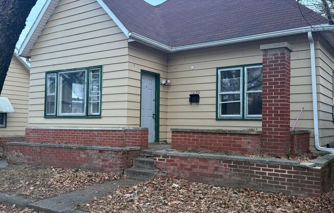 Large 3 Bedroom House - Pets Welcome!!