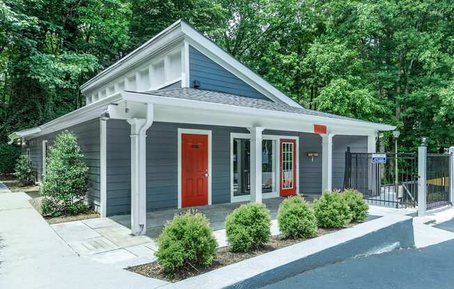 Crest at East Cobb Apartments on Roswell Road in Marietta, GA