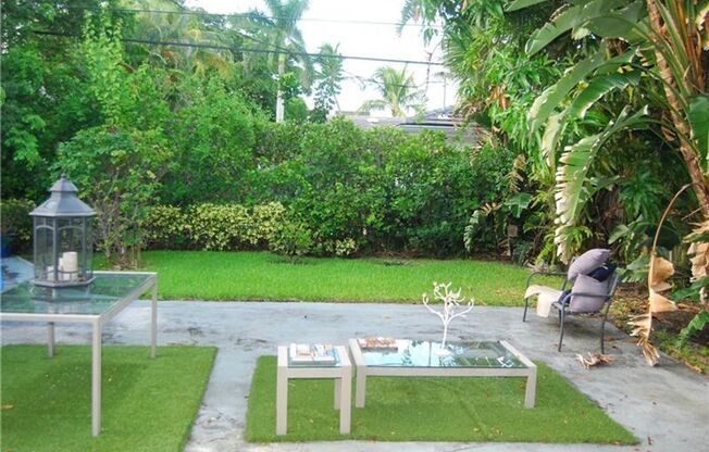 Now Leasing - a beautifully maintained 2-bedroom, 1-bath single-family home nestled in the highly sought-after South End neighborhood of West Palm Beach.