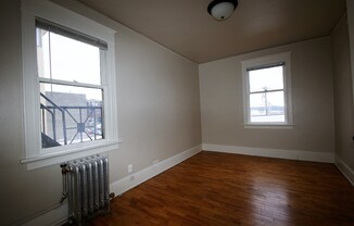 Studio, 1 bath, 410 sqft, $1,095, Unit 300