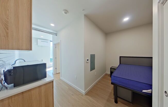 Studio, 1 bath, 314 sqft, $1,300, Unit 414