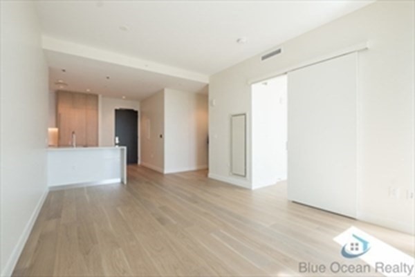 1 bed, 1 bath, 762 sqft, $4,300, Unit 24D