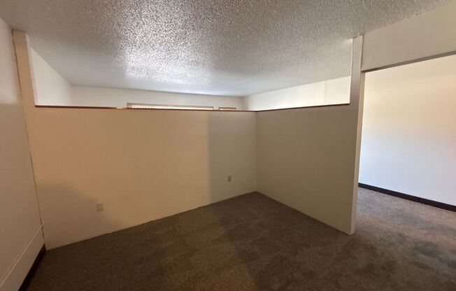 Studio, 1 bath, 500 sqft, $650, Unit 215