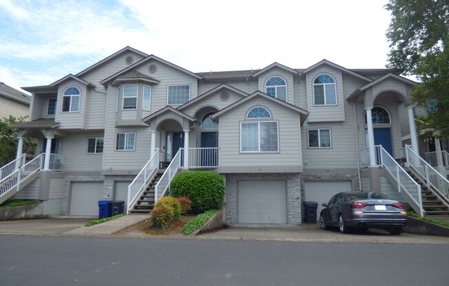 3 Bed Lakeside Townhouse in Gated Community