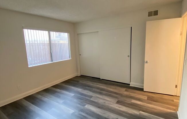 3 beds, 2 baths, $2,950, Unit 39-01