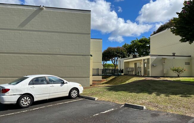 Nahoa Apartments-Mililani 2 bedroom plus den, 1 bath unti with 1 parking stall - Avail now!