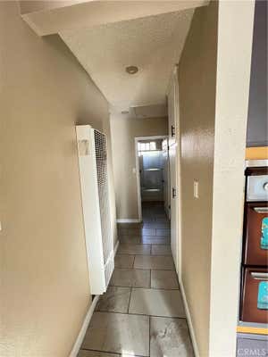 3 beds, 1 bath, 950 sqft, $3,300