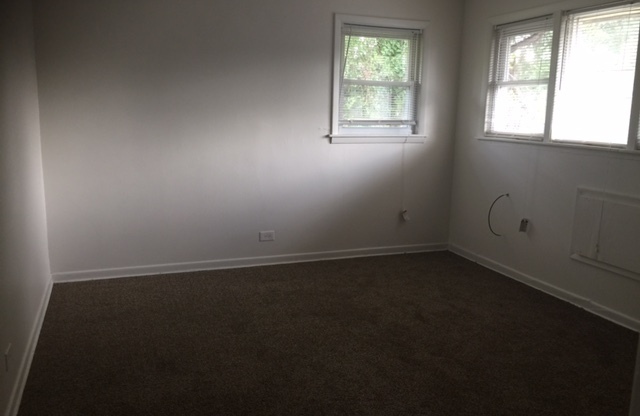 2 beds, 1 bath, 855 sqft, $1,450