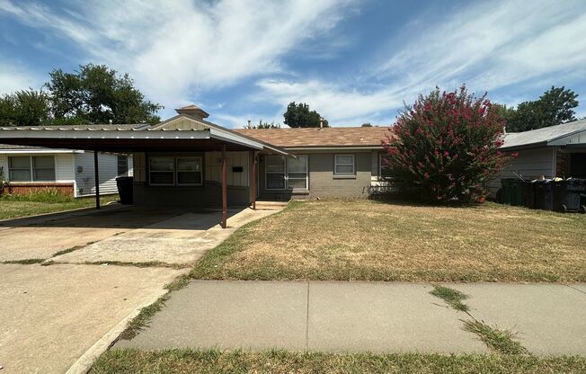 4 Bedroom 1.5 Bathroom - Covered Carport