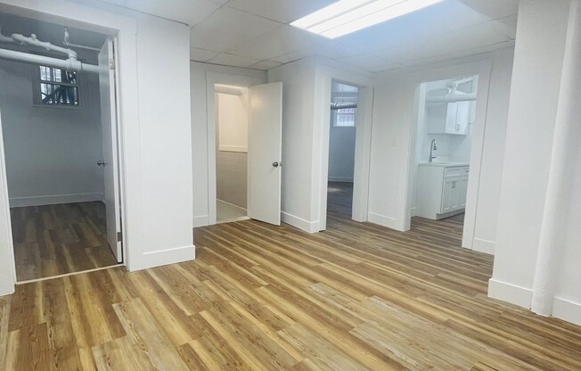 3 beds, 1 bath, 850 sqft, $3,400, Unit BASE