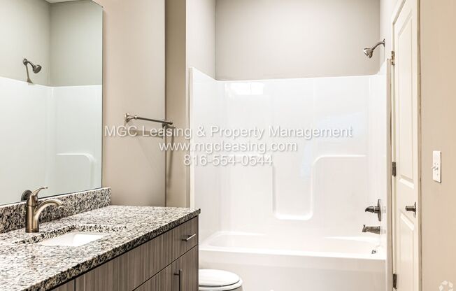 1 bed, 1 bath, 650 sqft, $1,109, Unit 5620-1A NE 80th Ter