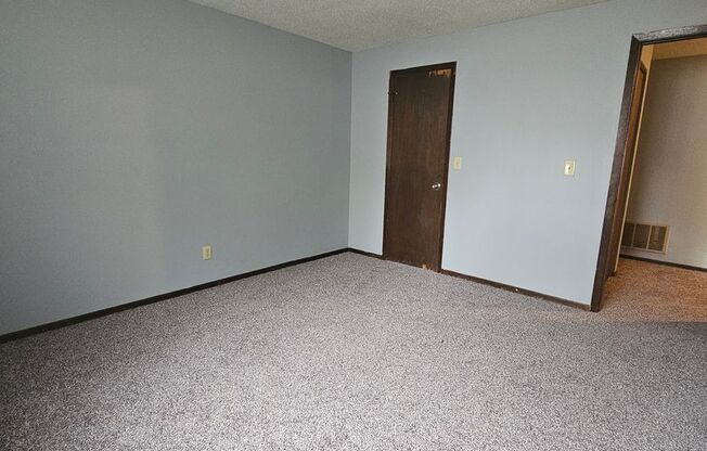 1 bed, 1 bath, $725, Unit 2324 Apt 103