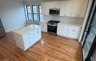 4884 4886 N HERMITAGE 1 S