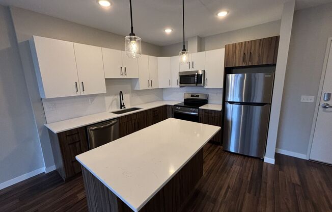 1 bed, 1 bath, 750 sqft, $1,425, Unit 333