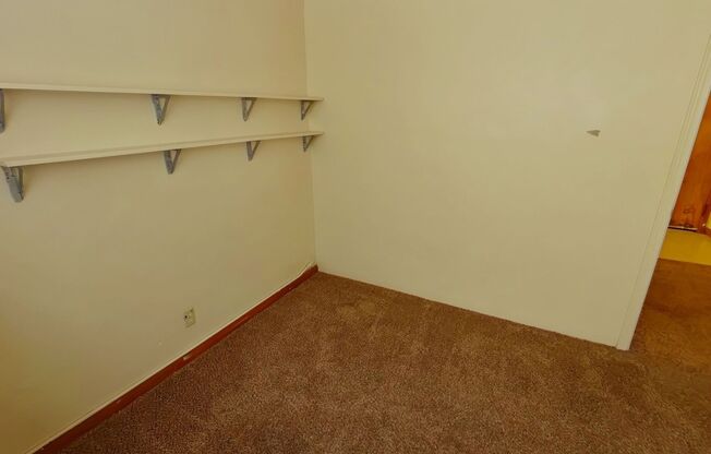 2 beds, 1 bath, $1,095, Unit 14