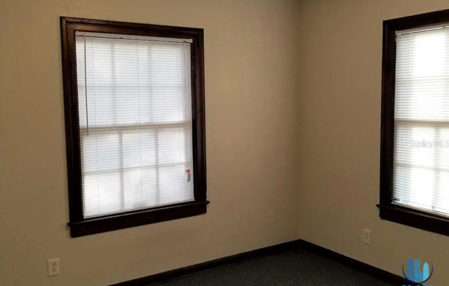 Beautiful craftsman 2 bedroom with a detached garage in Jax!