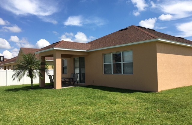 Beautiful 3BD / 2BA Home in Gated Community & Community Pool