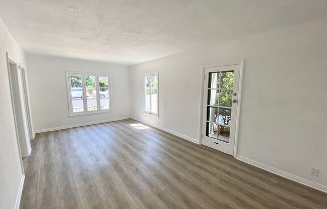 7956-7958 Norton Ave