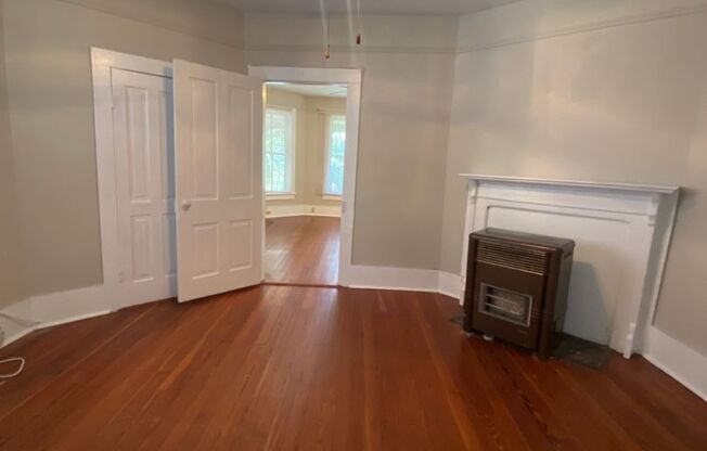 Studio, 1 bath, 500 sqft, $1,075, Unit 8