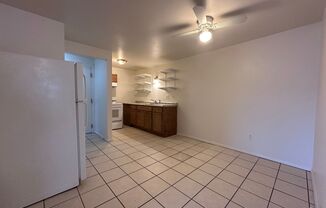 2 beds, 1 bath, $895, Unit 7