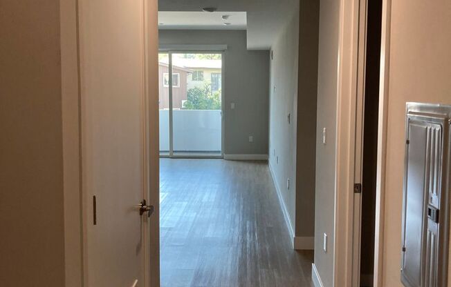 Studio, 1 bath, 574 sqft, $2,095, Unit Unit 209