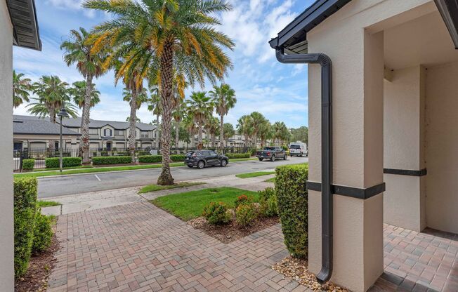 Beautiful 3 Bedrooms & 2.5 Baths Townhome in Moss Park