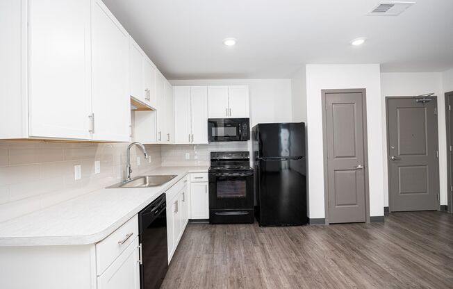 2 beds, 2 baths, 987 sqft, $1,750, Unit 412