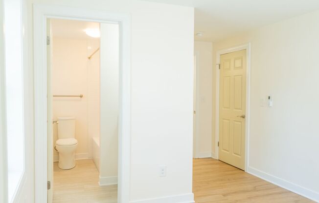 1 bed, 1 bath, $1,300, Unit Apt #C