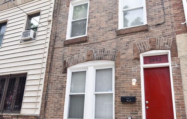 Beautiful 3 bedroom townhome for rent in South Philadelphia! 6/5.
