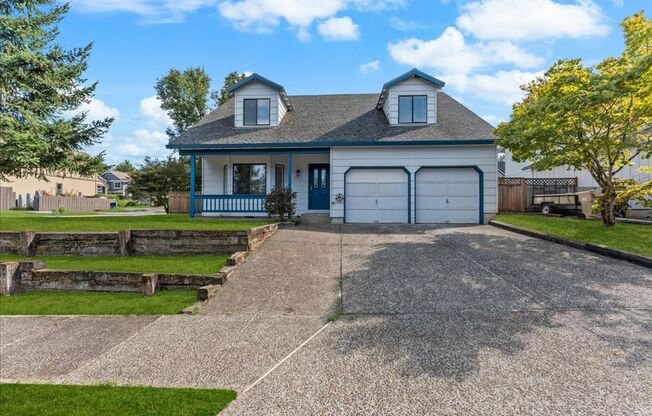 Renovated 4-bdrm, 2-bath Tualatin home—Corner lot, fenced yard, & prime location