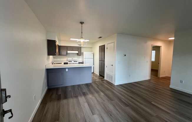 2 beds, 2 baths, 902 sqft, $1,795, Unit L2