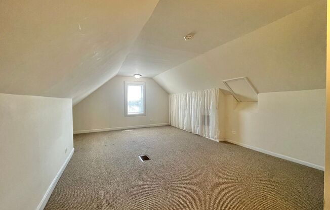 2 beds, 1 bath, 1,200 sqft, $1,800, Unit Unit 3R