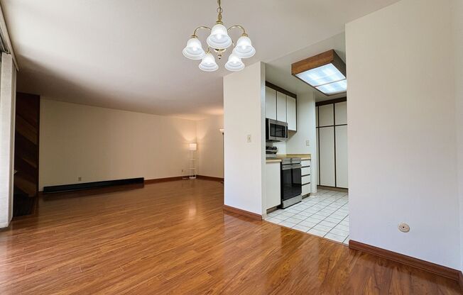 2 beds, 2 baths, $3,400, Unit # 209