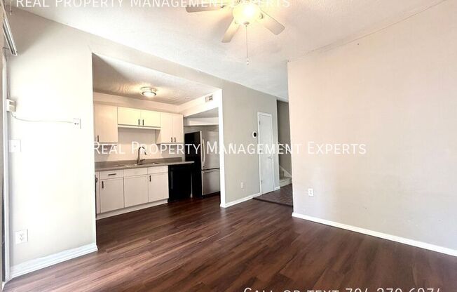 414 W 8 ST