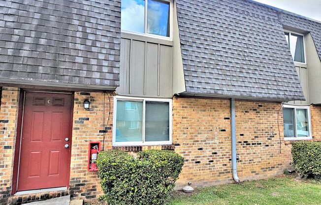 2 beds, 1.5 baths, 1,044 sqft, $900, Unit 9C