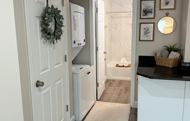 2 beds, 1 bath, 680 sqft, $2,325, Unit 23-28