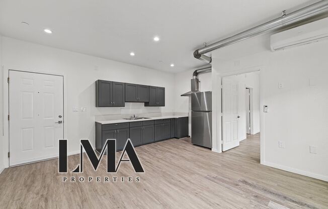 611 W 82 ST