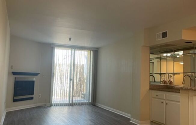 1 Bedroom, 1 Bathroom North Hollywood Condominium for Lease!