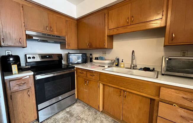 1 bed, 1 bath, $1,015, Unit 24