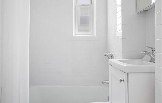 269 W 12 ST