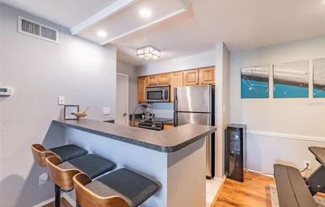 Beautiful 2 bedroom, 2 bathroom condo!