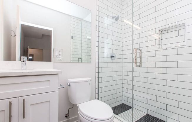 2 beds, 2 baths, $2,195, Unit 1010-3F (302)